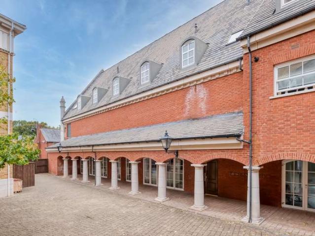 2 Bedroom Flat