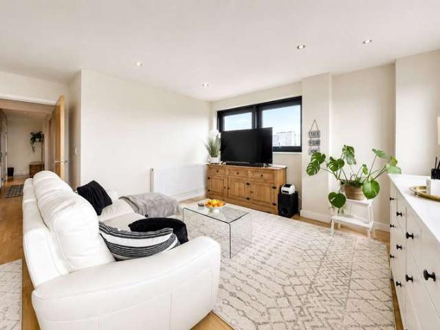 2 Bedroom Flat