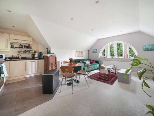 2 Bedroom Flat