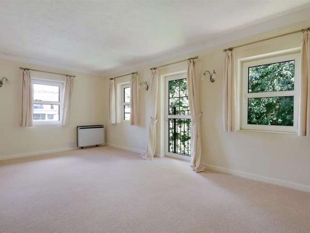 2 Bedroom Flat