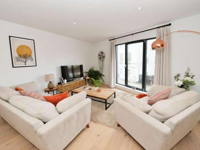 2 Bedroom Flat