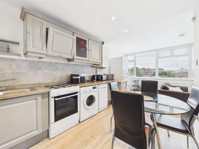 2 Bedroom Flat