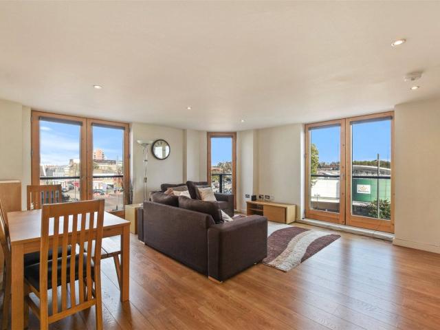 2 bedroom Flat