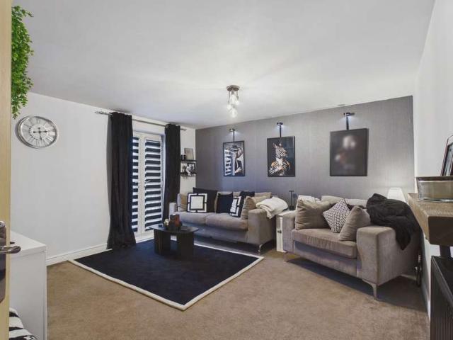 2 Bedroom Flat