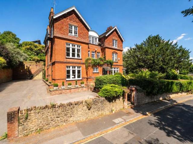 2 Bedroom Flat
