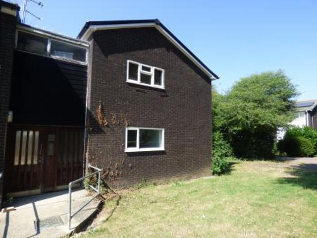 2 bedroom Flat To Let