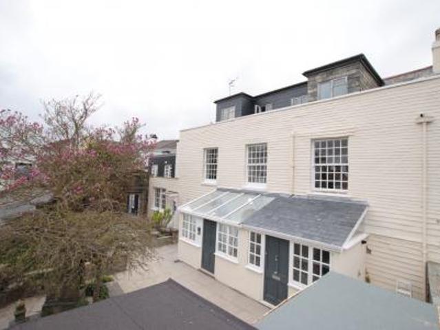 2 bedroom Flat To Let