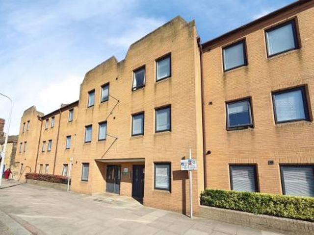 2 bedroom Flat To Let