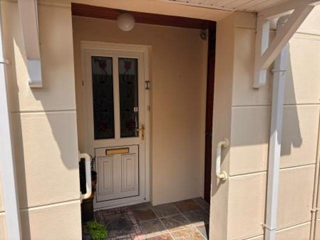 2 bedroom Flat To Let