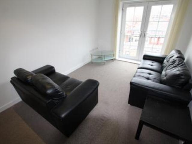 2 bedroom Flat To Let