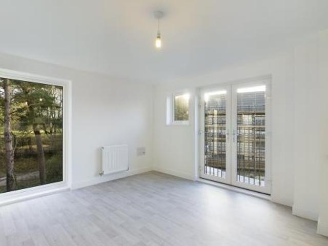2 bedroom Flat To Let