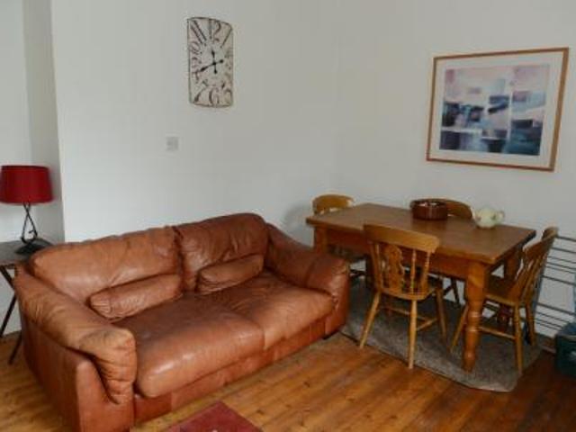2 bedroom Flat To Let