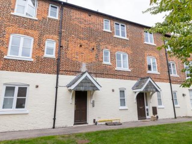 2 bedroom Flat To Let