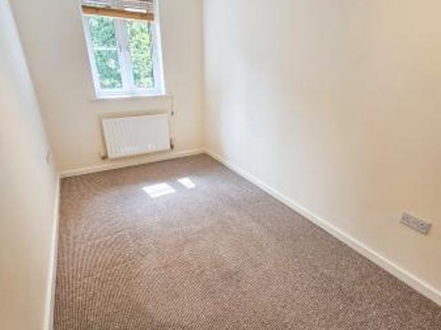 2 bedroom Flat To Let
