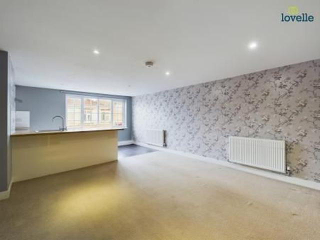 2 bedroom Flat To Let