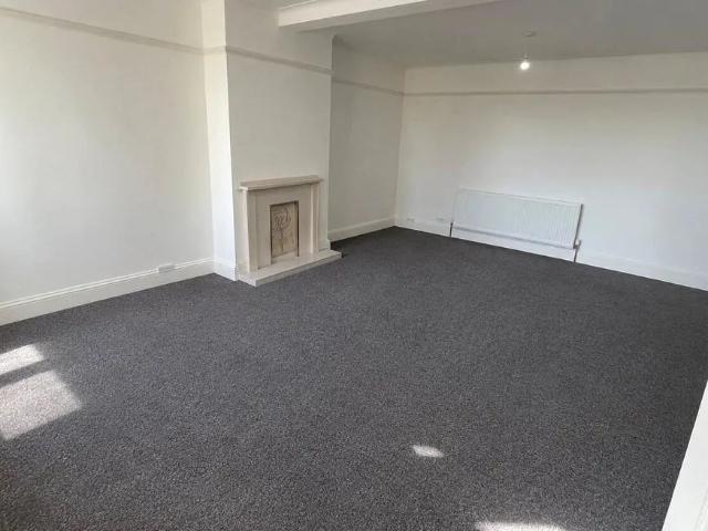 2 bedroom flat to let