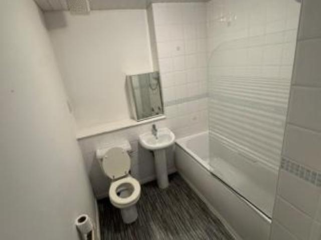 2 bedroom Flat To Let