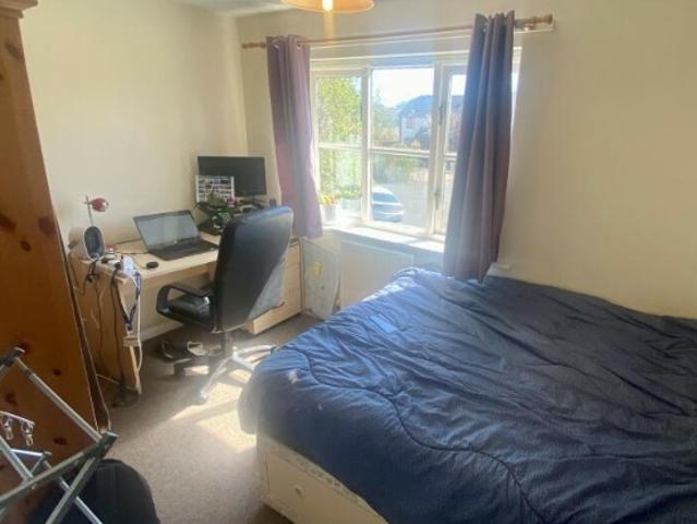 2 bedroom Flat To Let