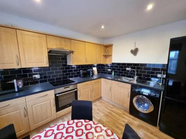2 bedroom Flat To Let