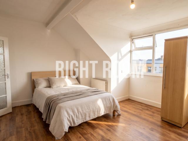 2 bedroom Flat to let 2 Bed Flat, Portswood Road, Southampton SO17 2NF
