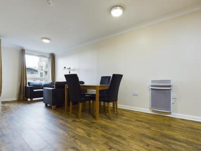2 bedroom Flat To Let