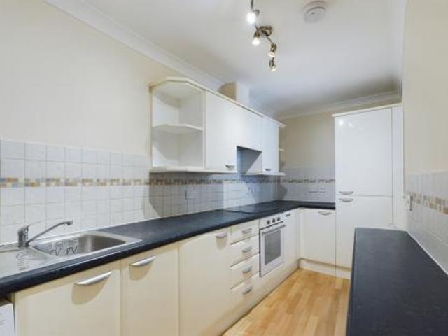 2 bedroom Flat To Let