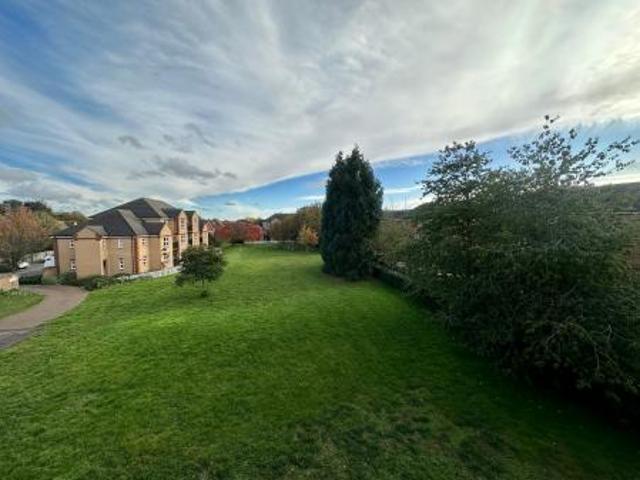 2 bedroom Flat To Let