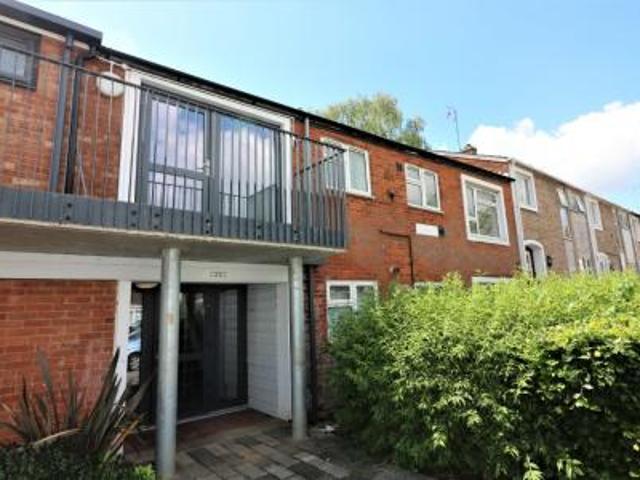 2 bedroom Flat To Let
