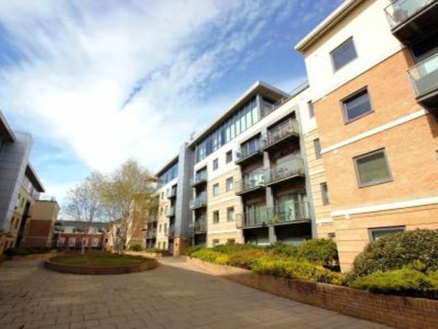 2 bedroom Flat To Let