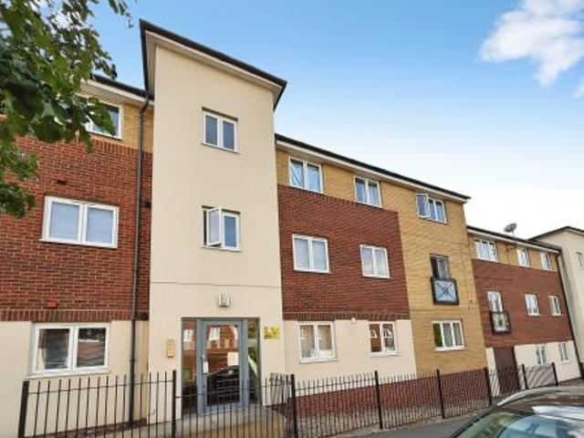 2 bedroom Flat To Let