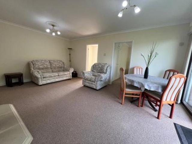 2 bedroom Flat To Let