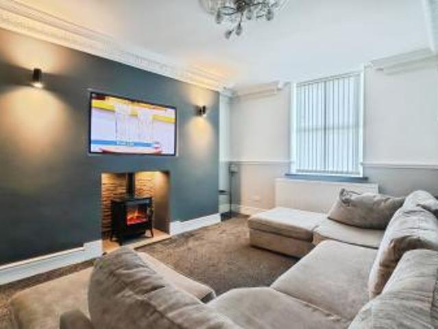 2 bedroom Flat To Let