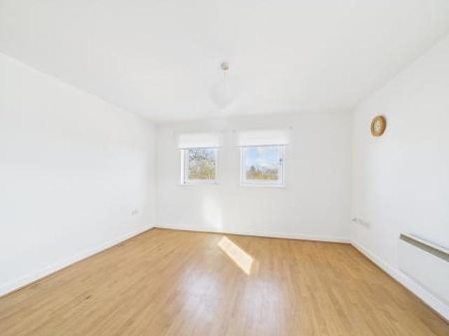 2 bedroom Flat To Let