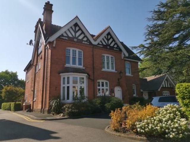 2 bedroom Flat To Let