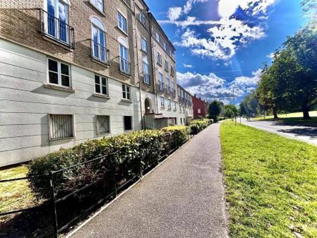 2 bedroom Flat To Let
