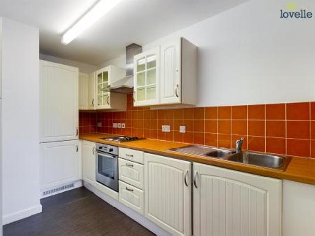 2 bedroom Flat To Let
