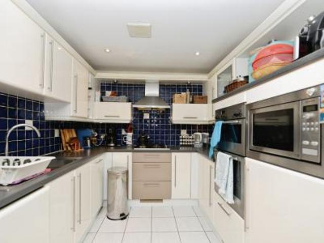 2 bedroom Flat To Let
