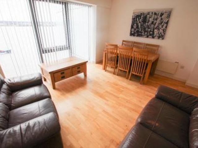 2 bedroom Flat To Let