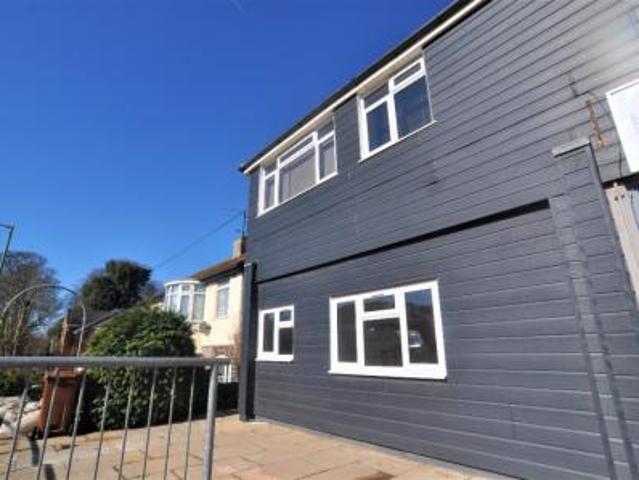 2 bedroom Flat To Let