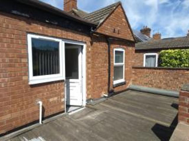 2 bedroom Flat To Let