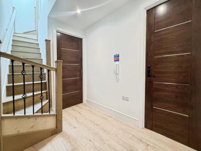 2 bedroom Flat To Let
