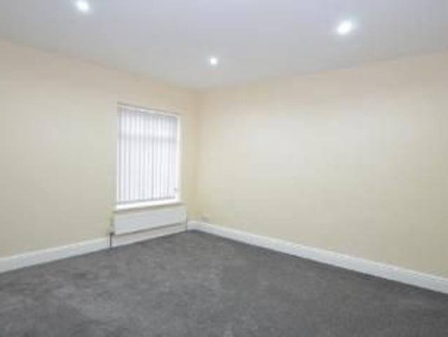 2 bedroom Flat To Let