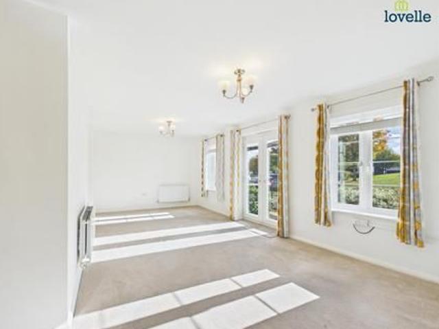 2 bedroom Flat To Let