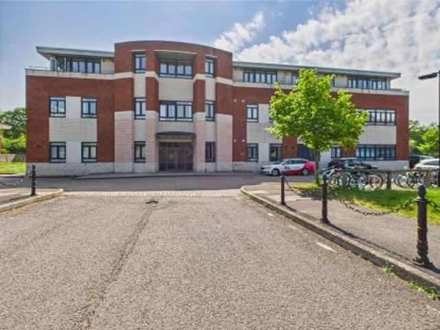 2 bedroom Flat To Let