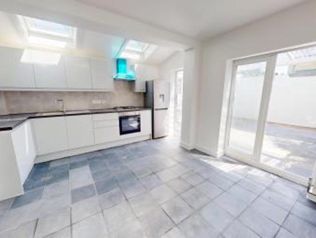 2 bedroom Flat To Let