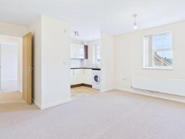 2 bedroom Flat To Let