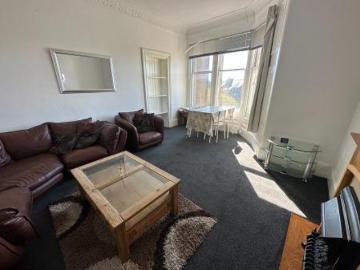 2 bedroom Flat To Let