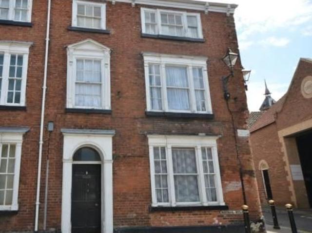 2 bedroom Flat To Let