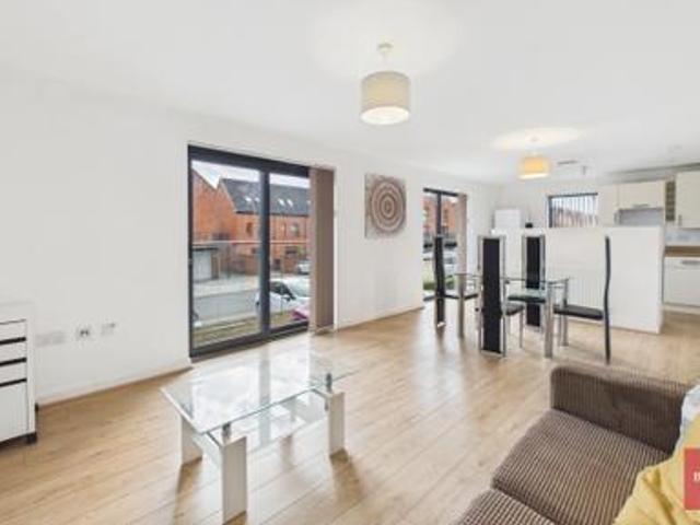 2 bedroom Flat To Let