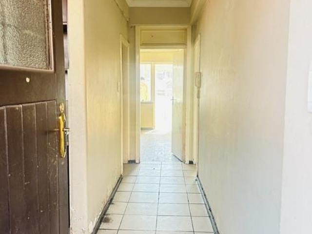 2 bedroom Flat to Let
